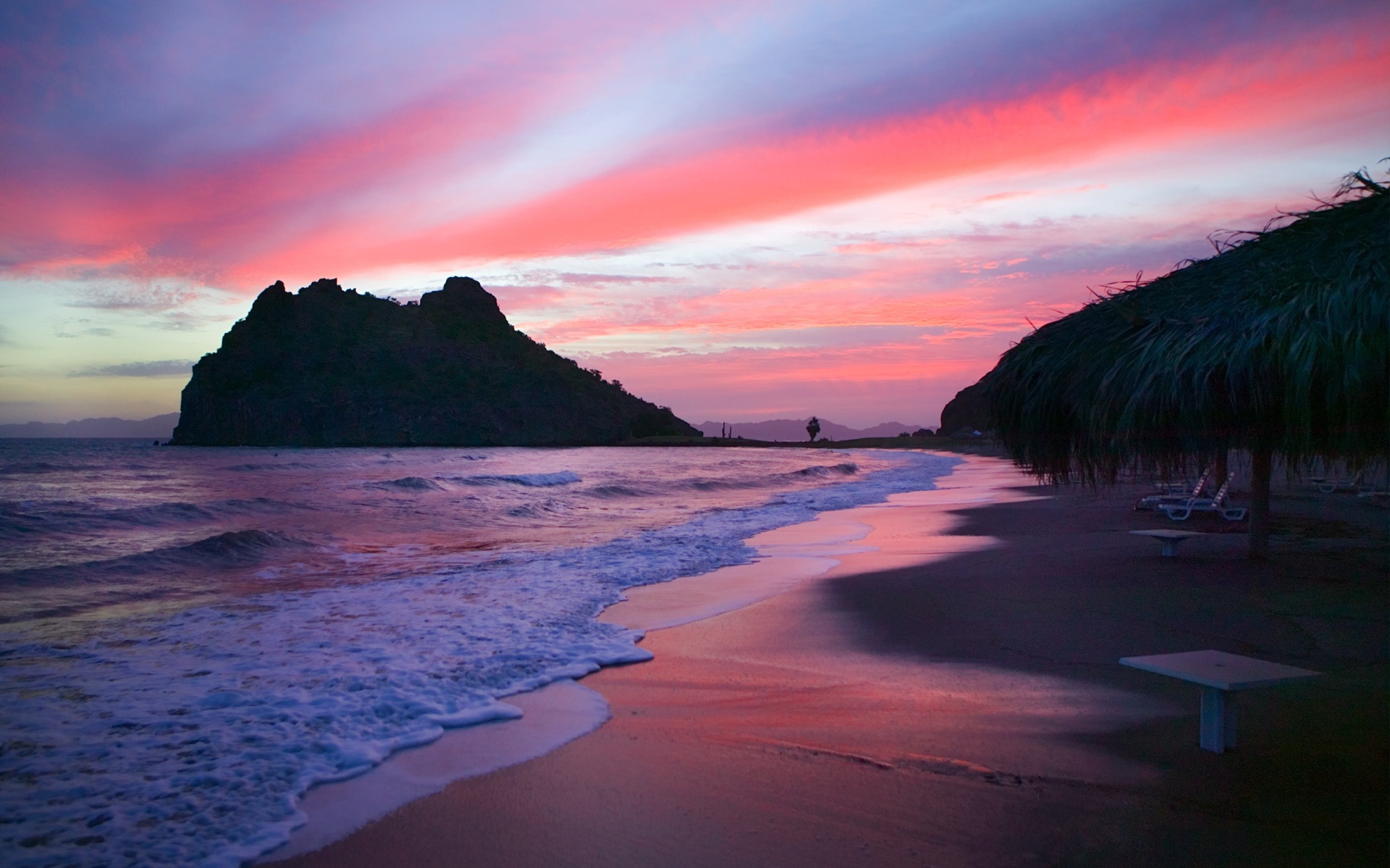 Розовый пляж