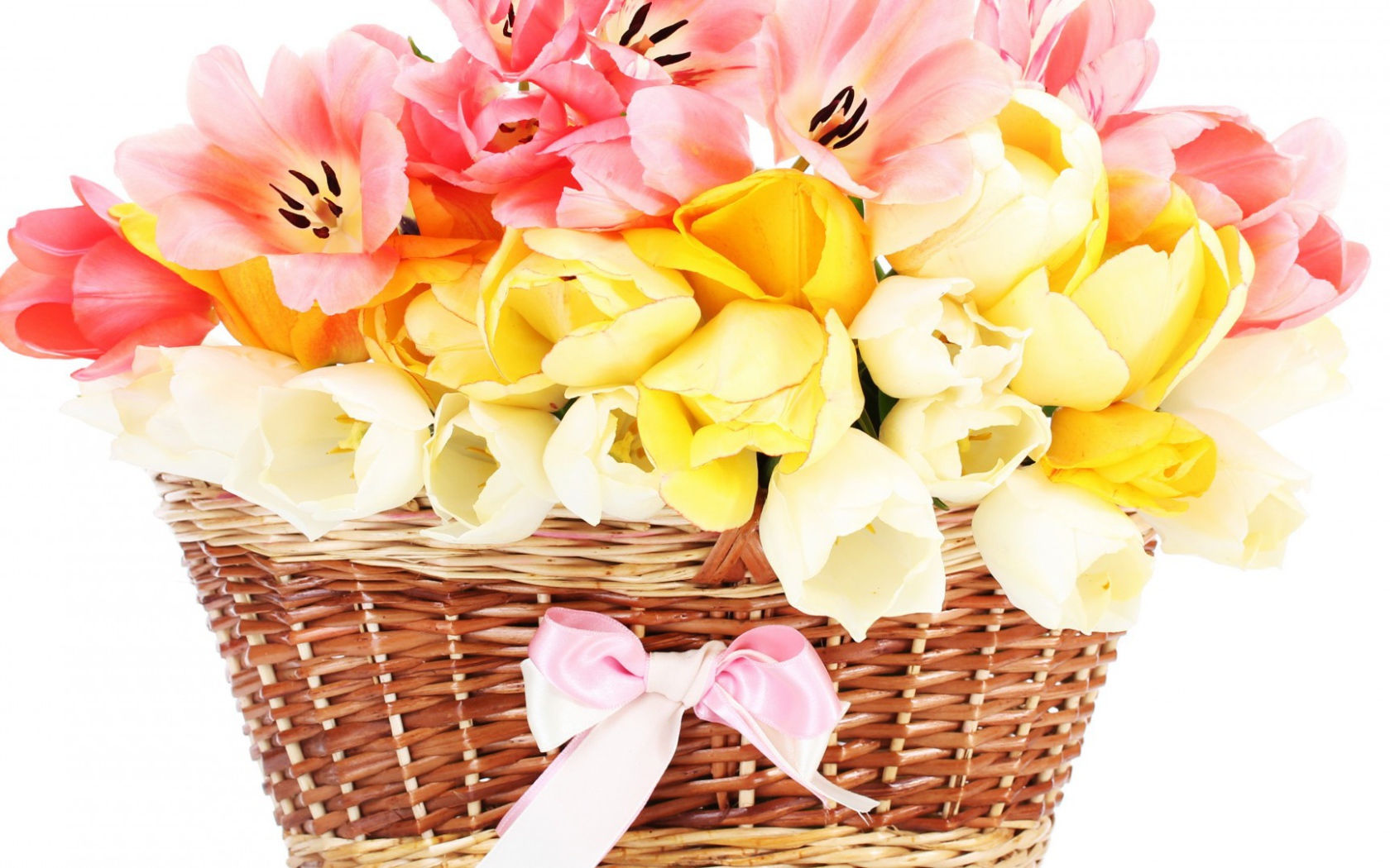 Корзина красивых цветов