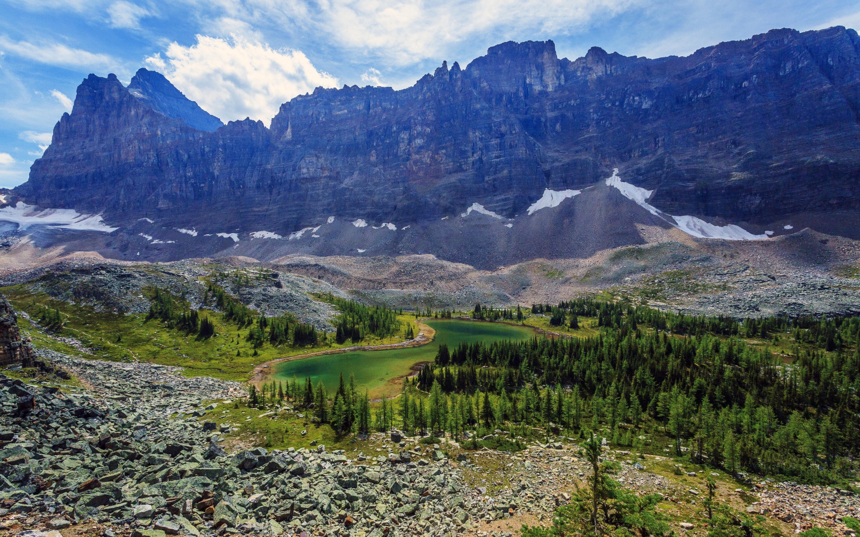Суровый горный пейзаж