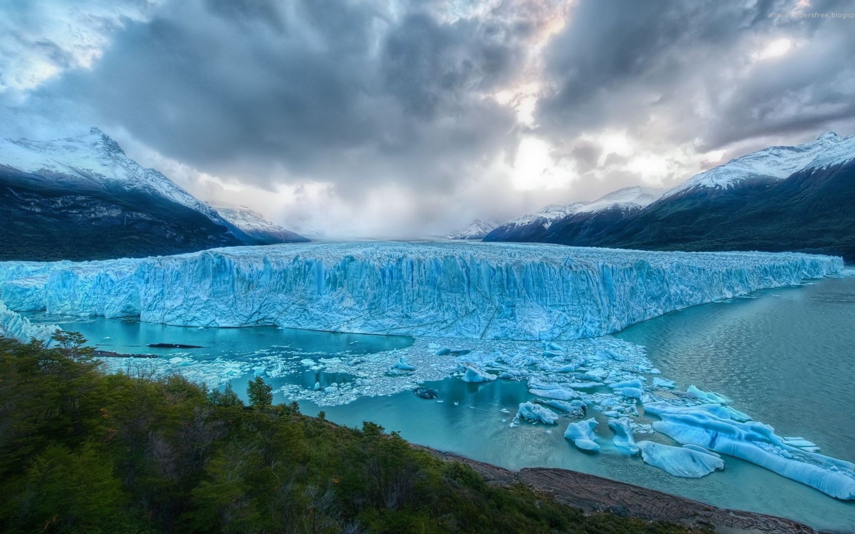 	   Melting glacier in Argentina