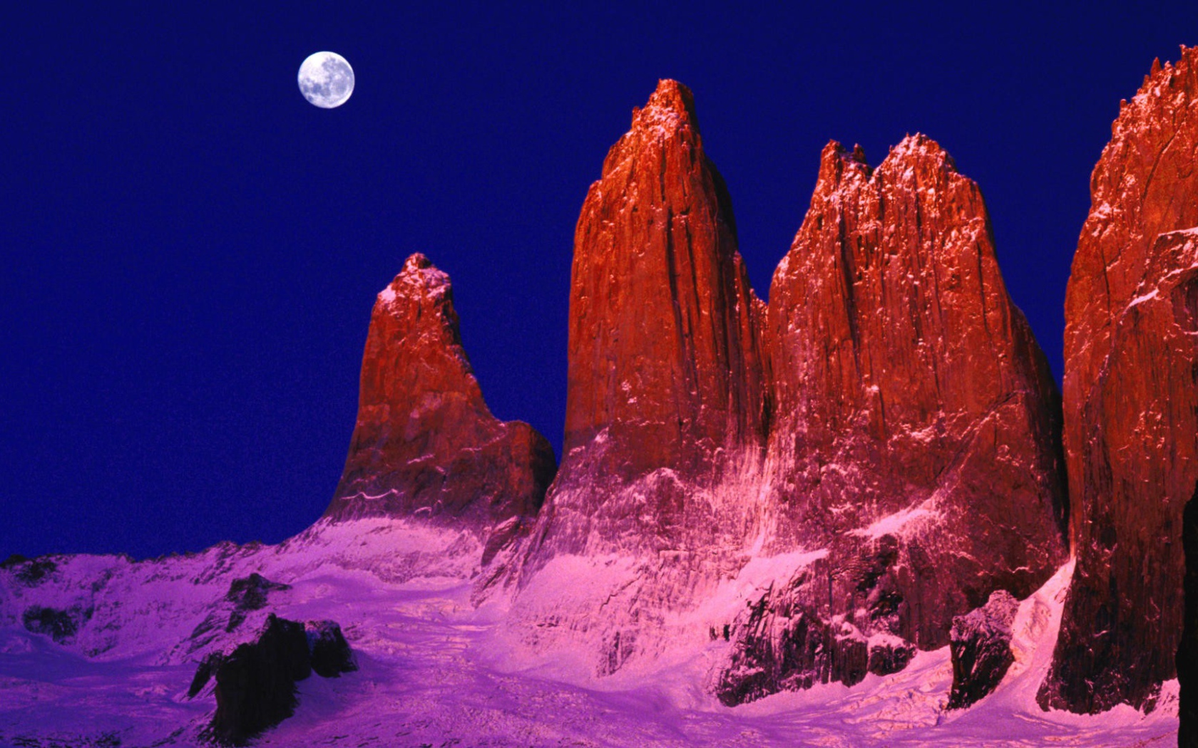 Луна над скалами