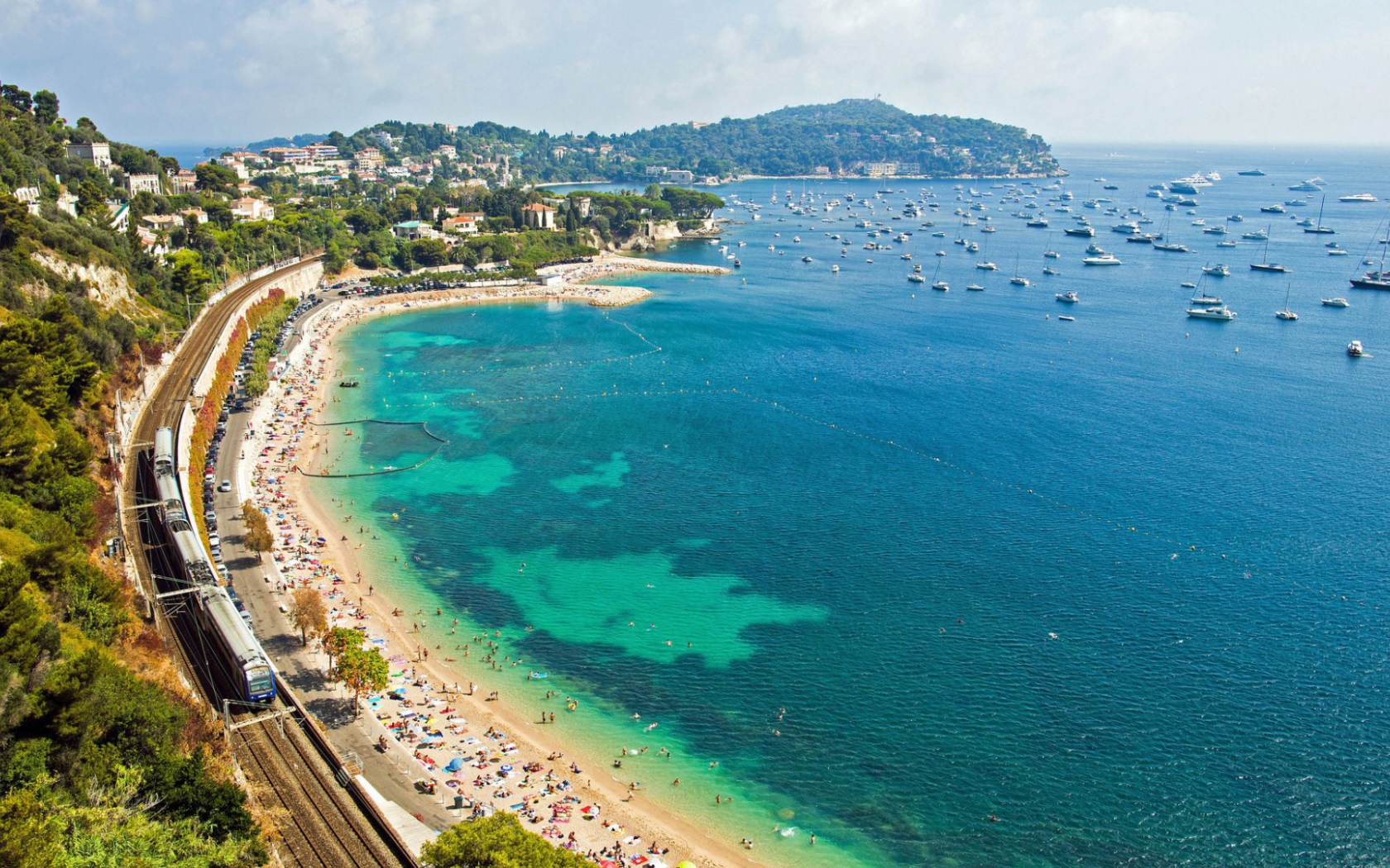 Голубая лагуна летом