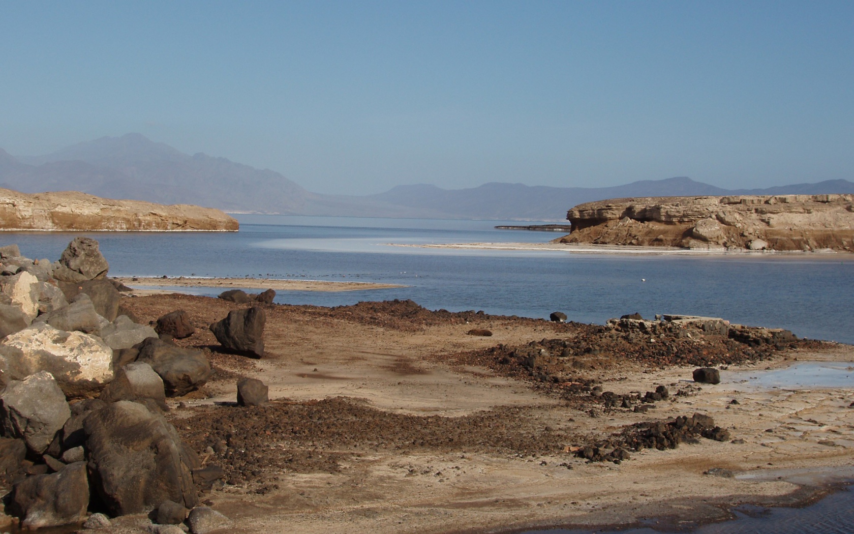 Каменистый берег моря