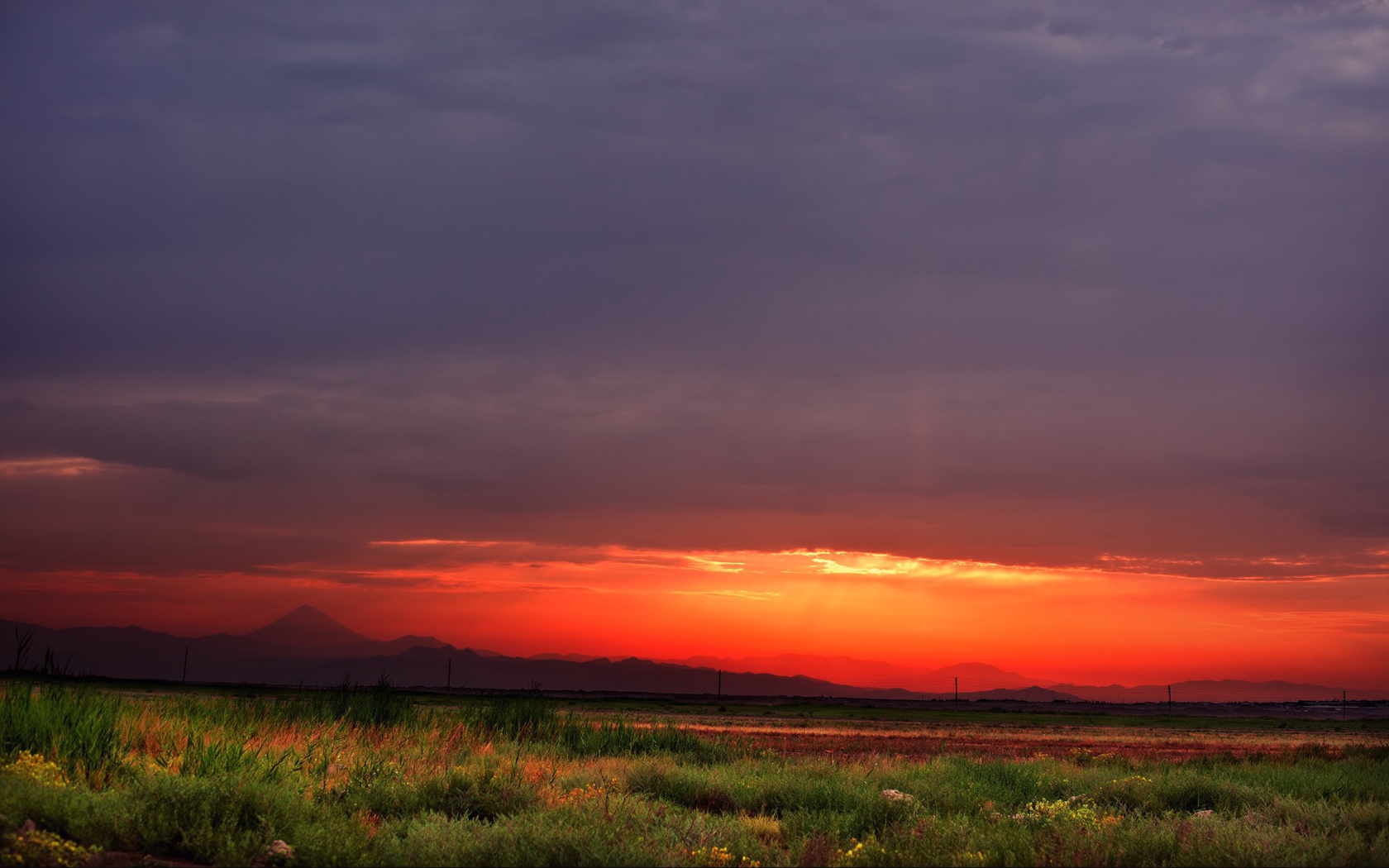 Красный закат в Иране