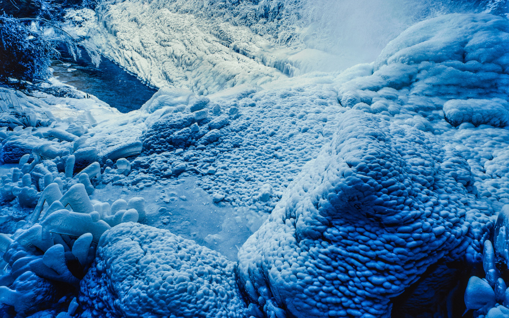 Замерзший водопад в Северной Каролине