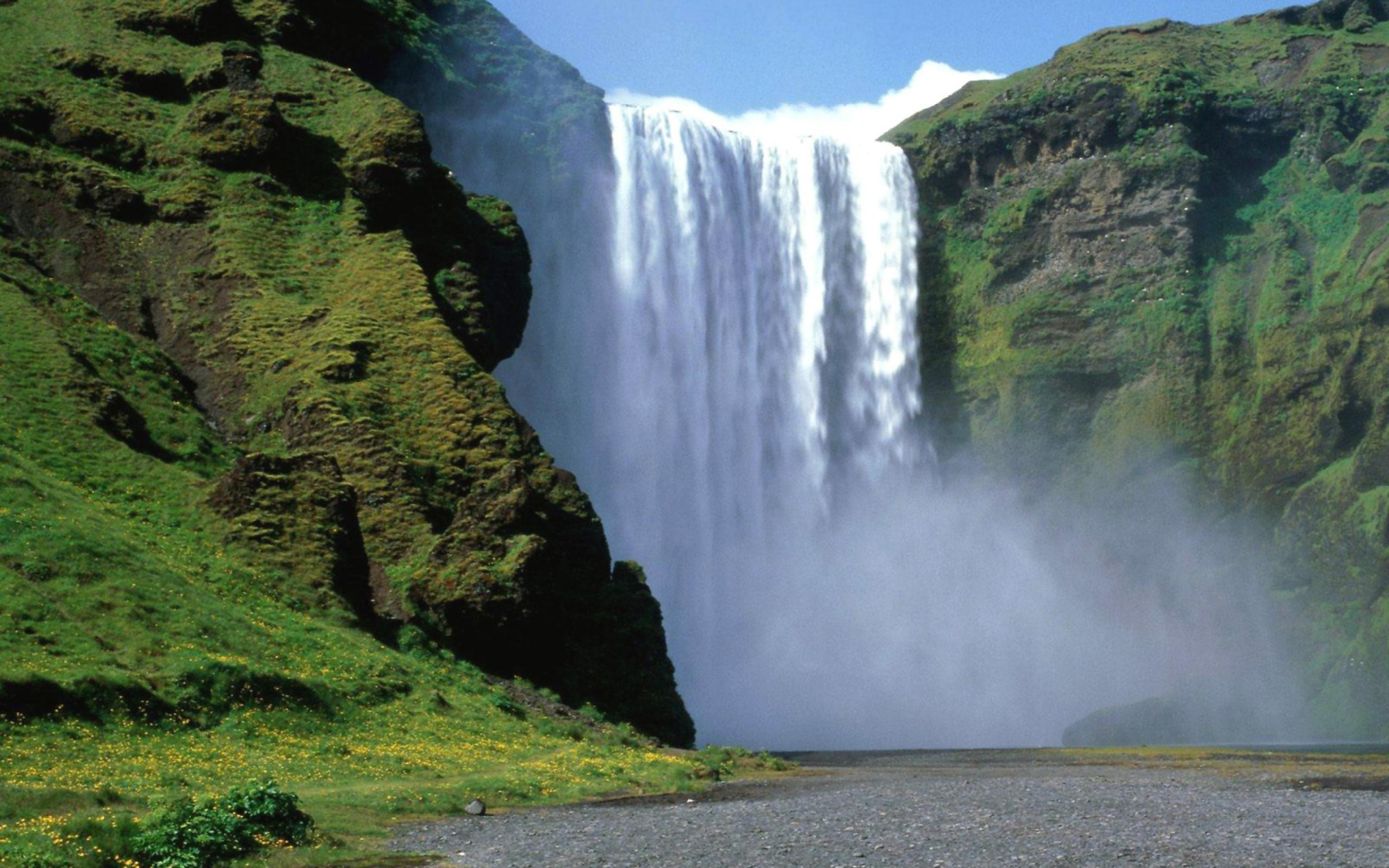 Водопад в Исландии