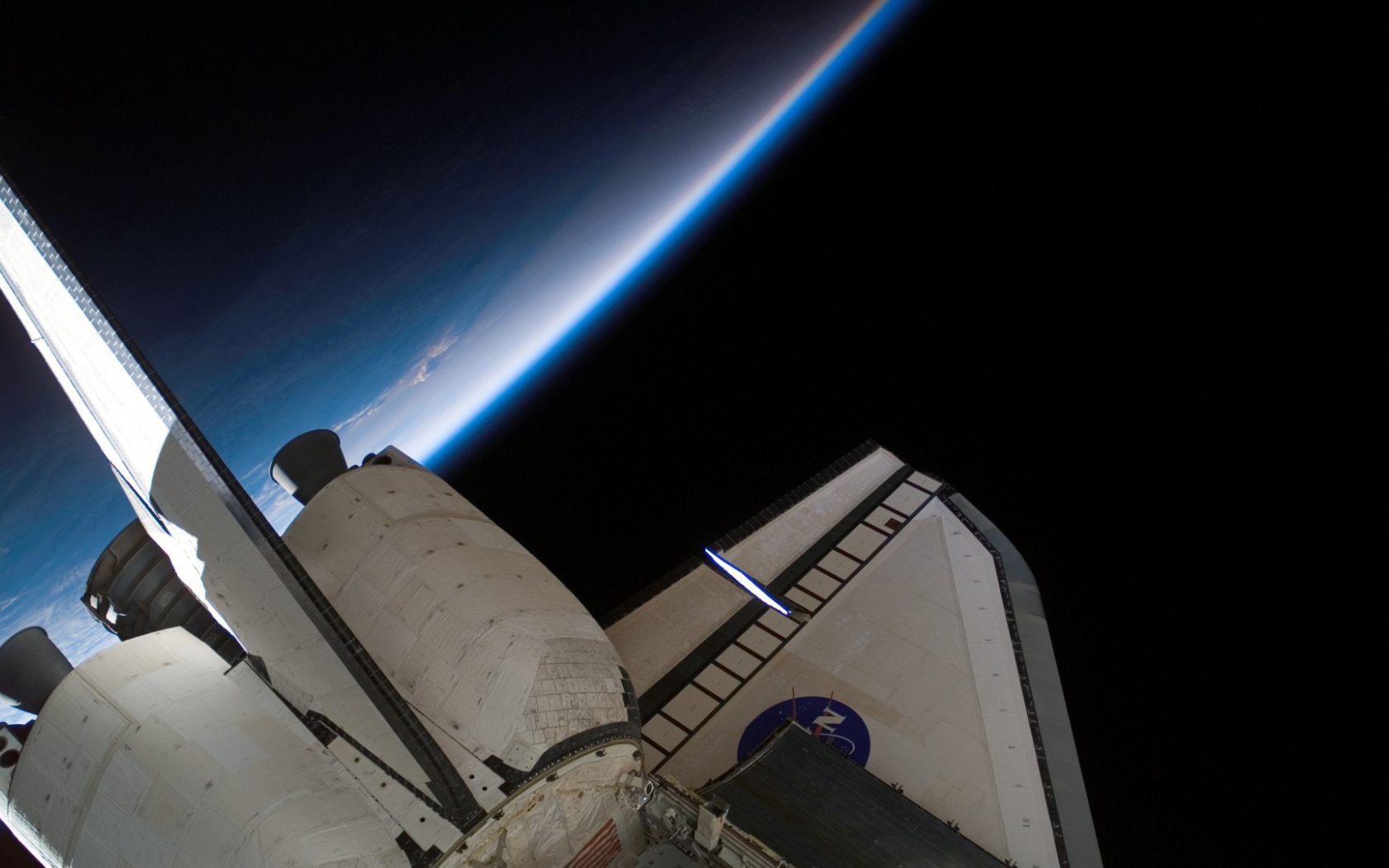 Шаттл над Землей