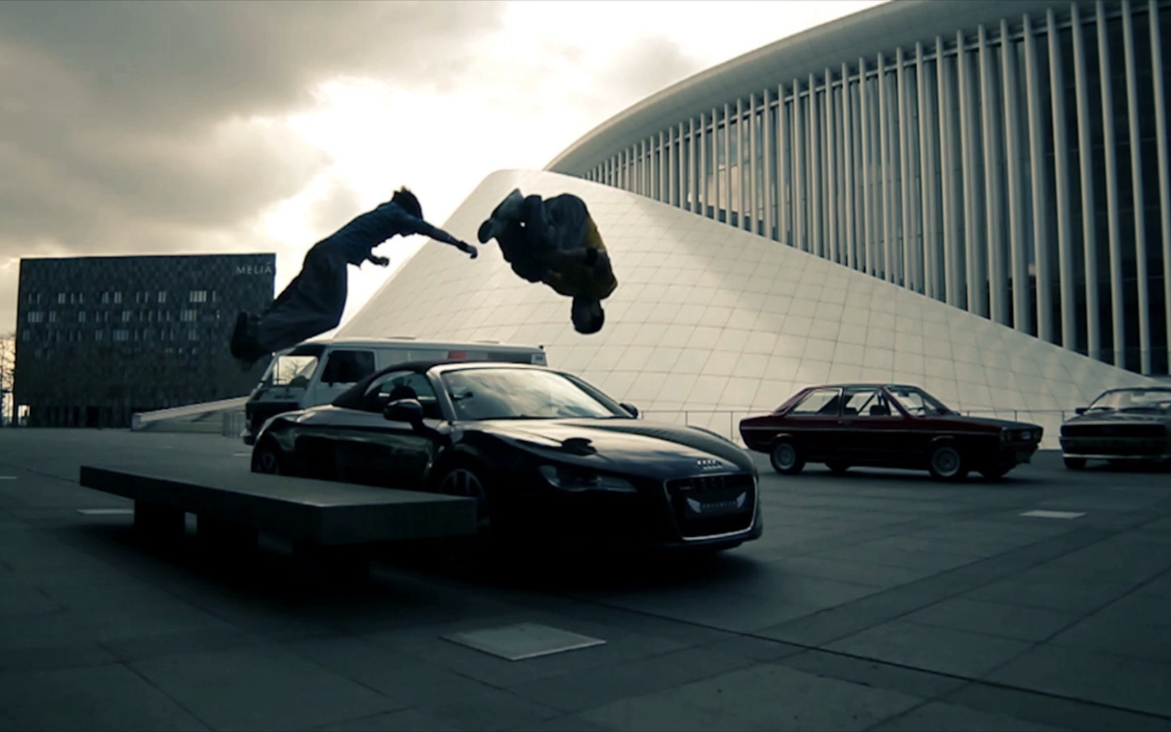 Паркур на автостоянке