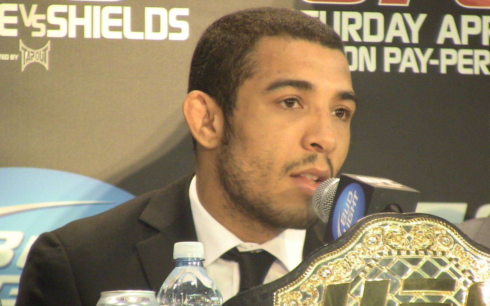 Популярный боец Хосе Альдо