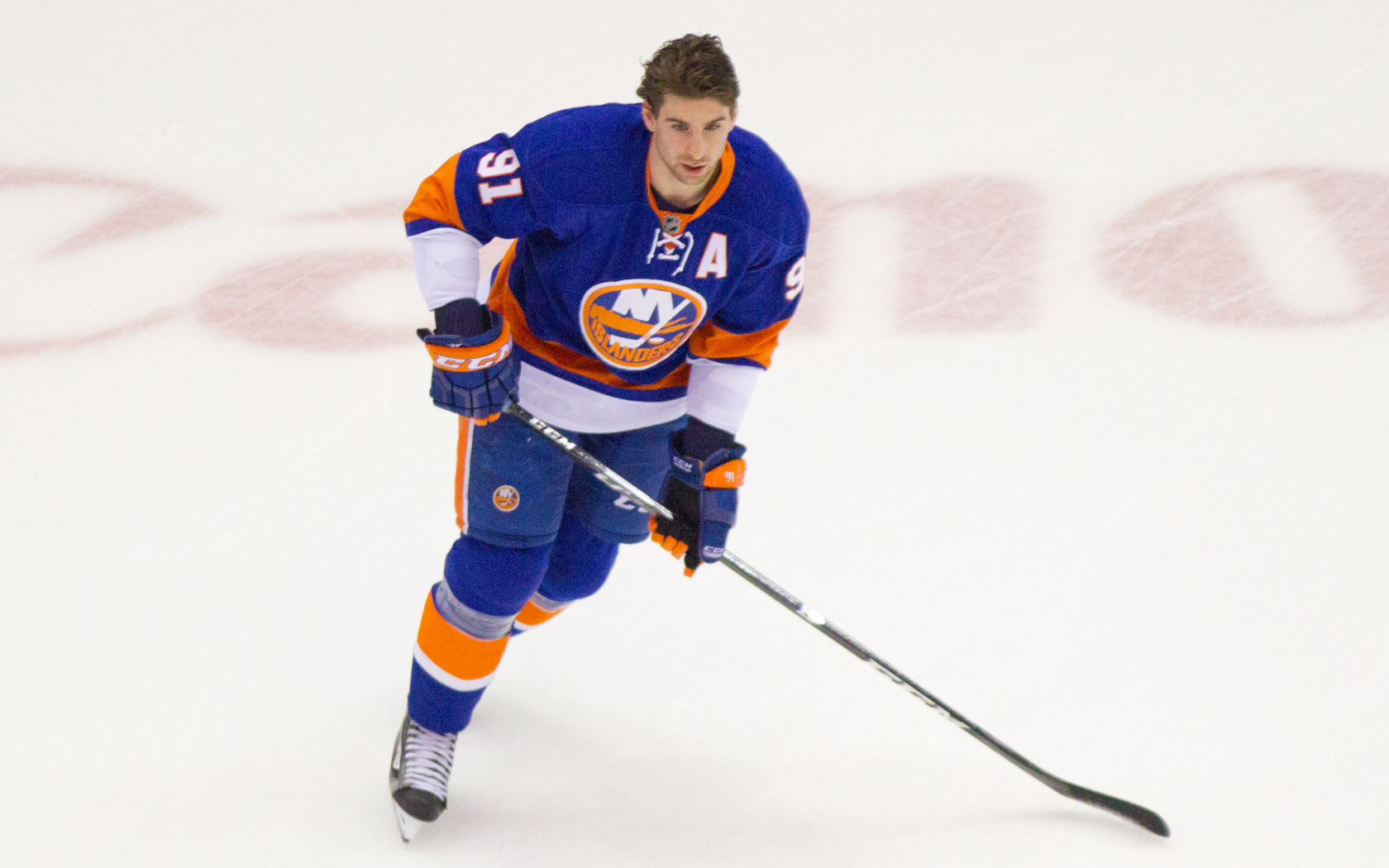 Известный Хоккеист из Айлендерс Джон Таварес