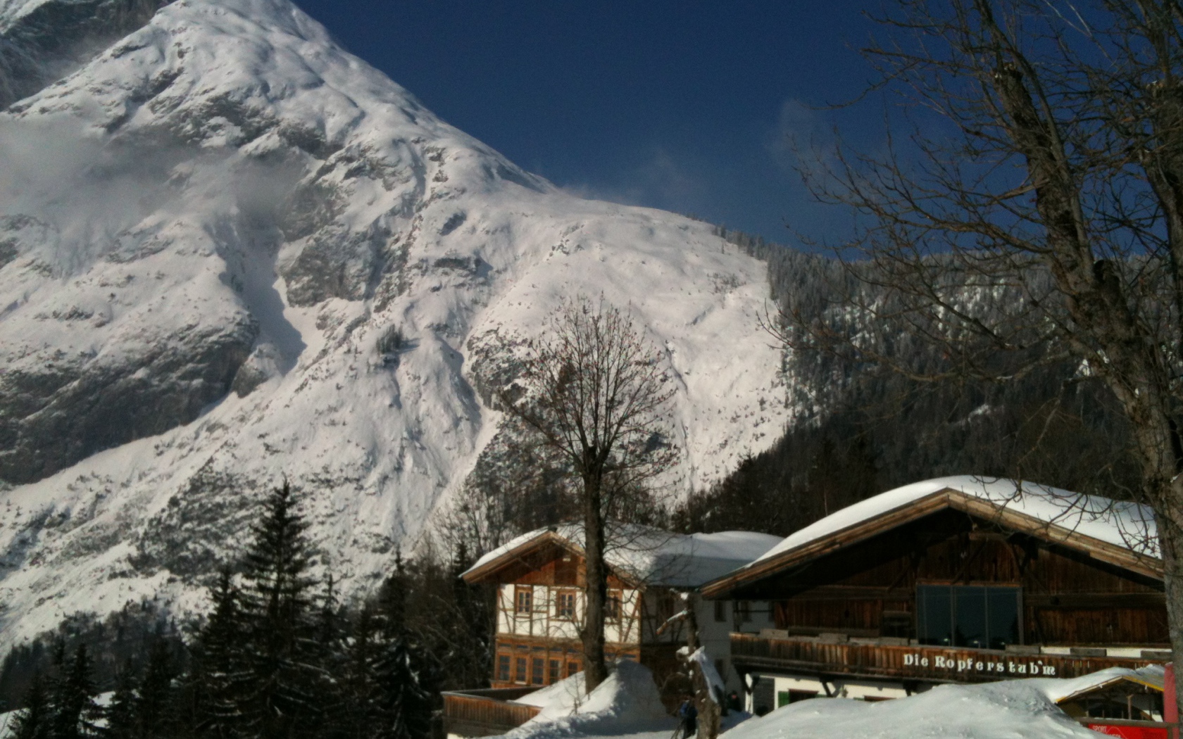 Дом на фоне гор на курорте Тельфс-Бюхен, Австрия