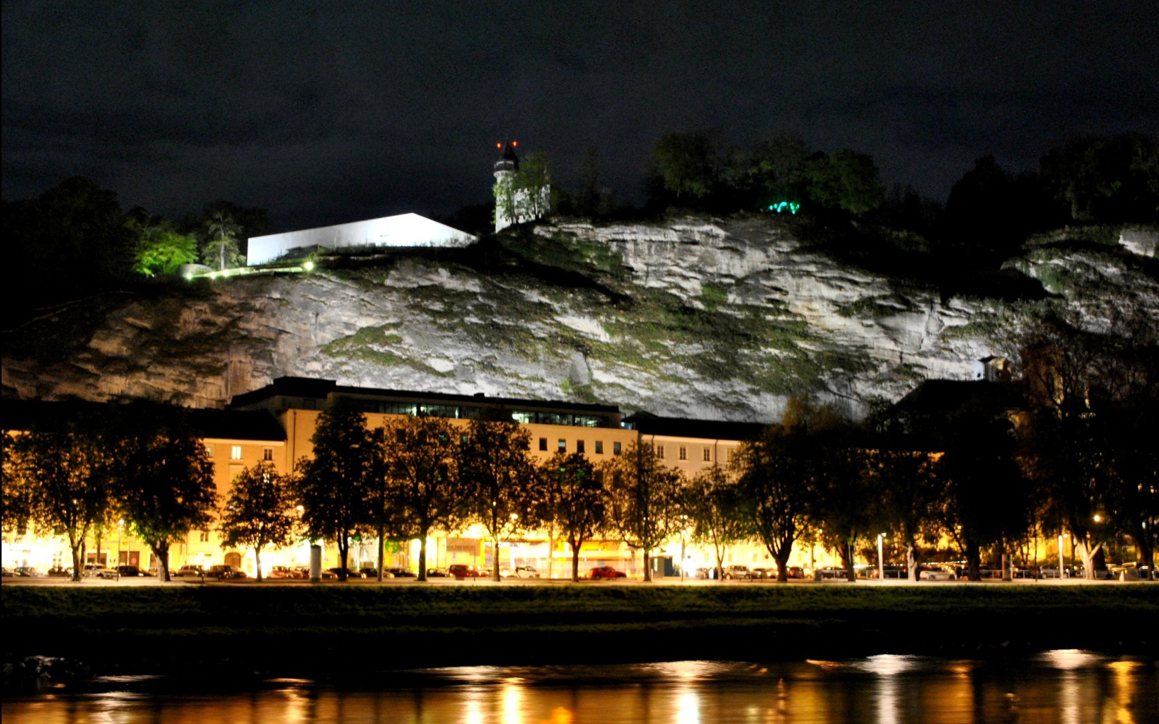 Ночная подсветка в городе  Зальцбург, Австрия