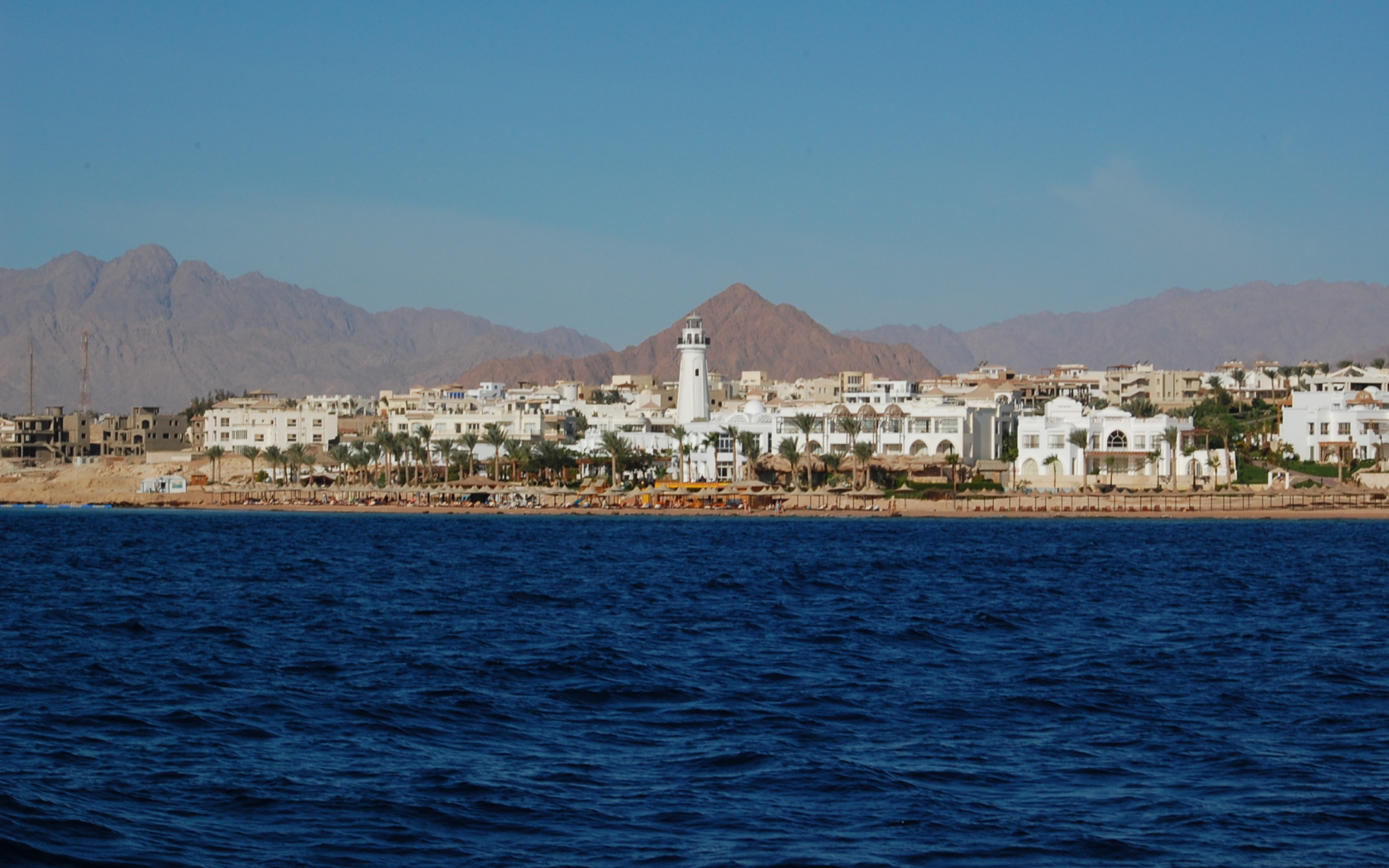 Город на берегу моря на курорте Шарм эль Шейх, Египет