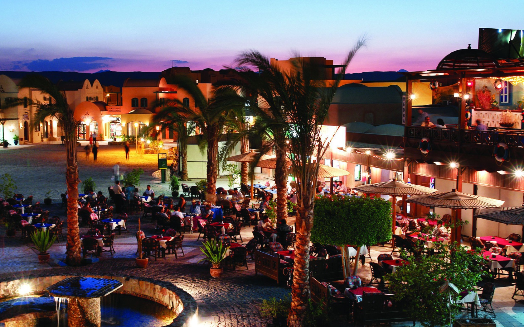 Ночные огни на курорте Эль Гуна, Египет