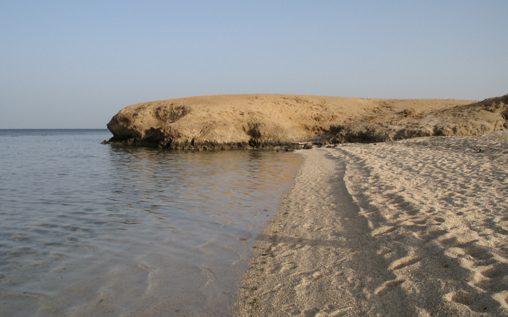 Песчаный берег на курорте Марса Алам, Египет