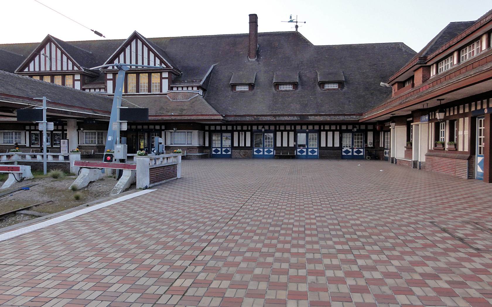 Площадь на курорте Довиль, Франция