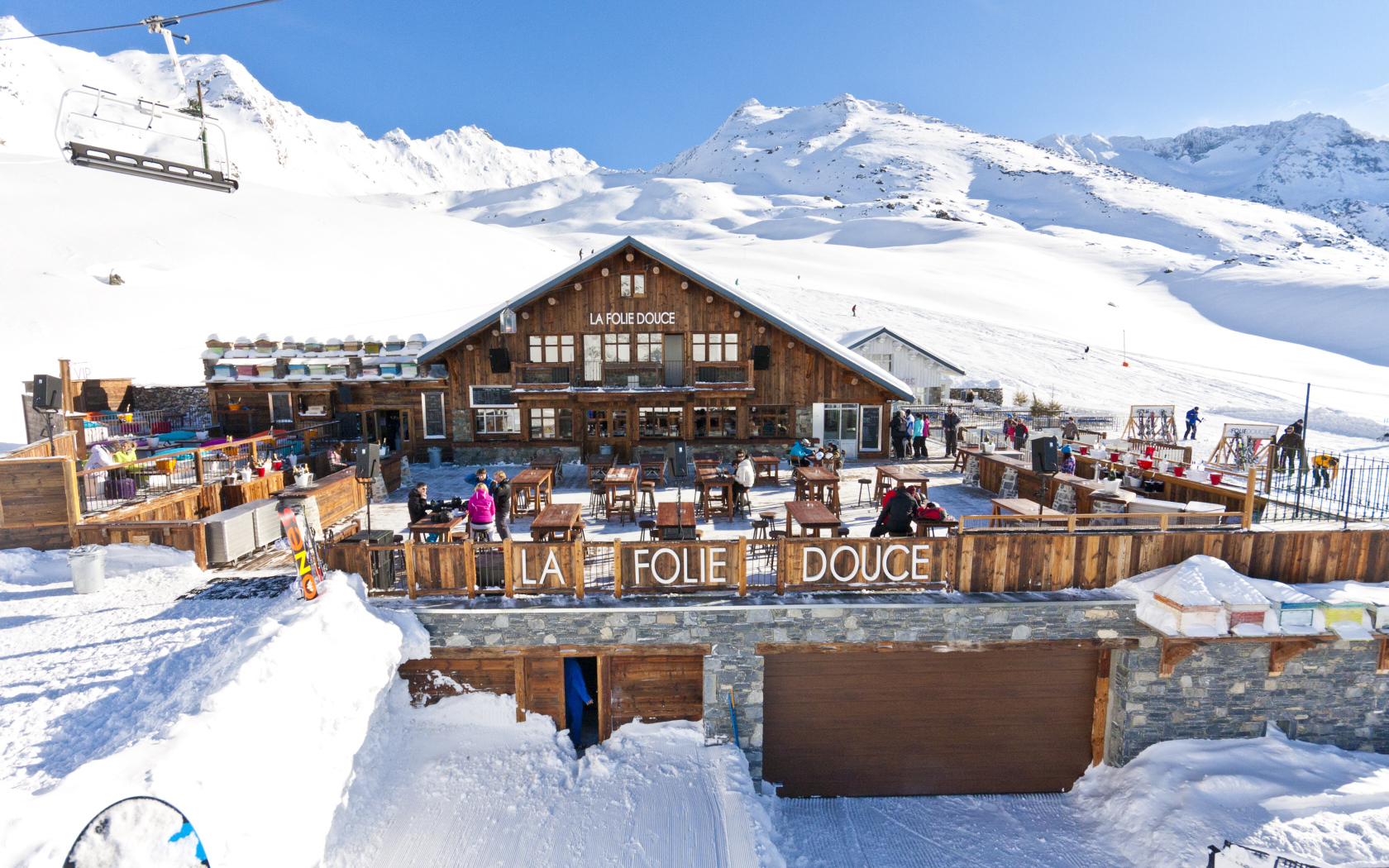 Кафе на горнолыжном курорте Валь-Торанс, Франция