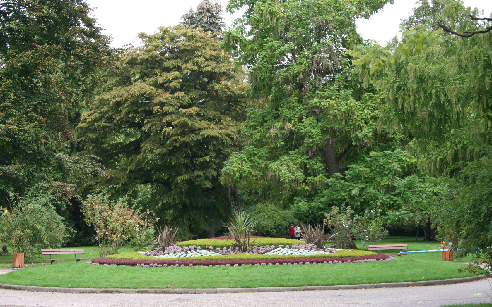 Клумба в городе Виши, Франция