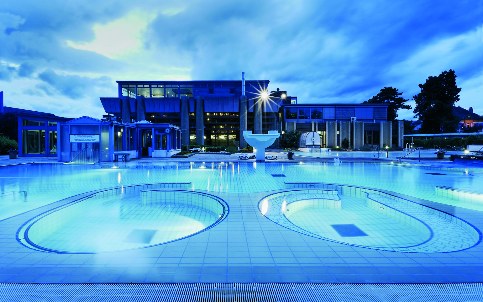 Бассейн на курорте Эвиан, Франция