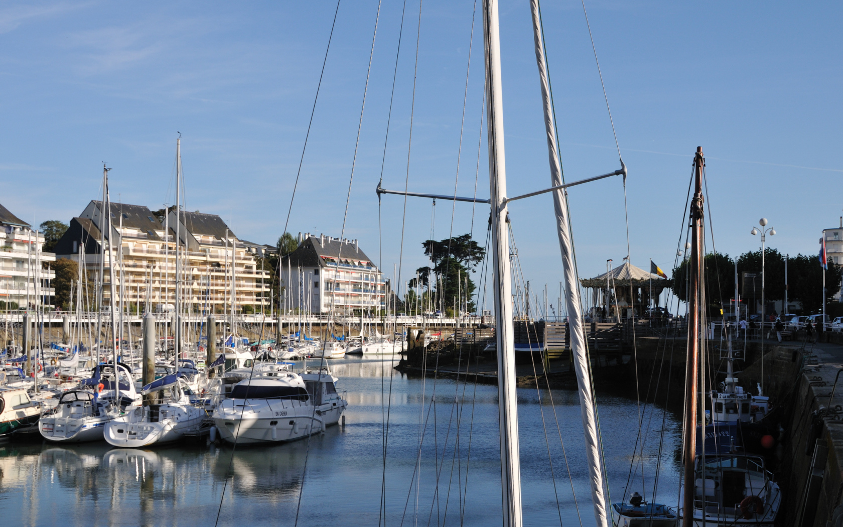 Порт на курорте Ла Боль, Франция