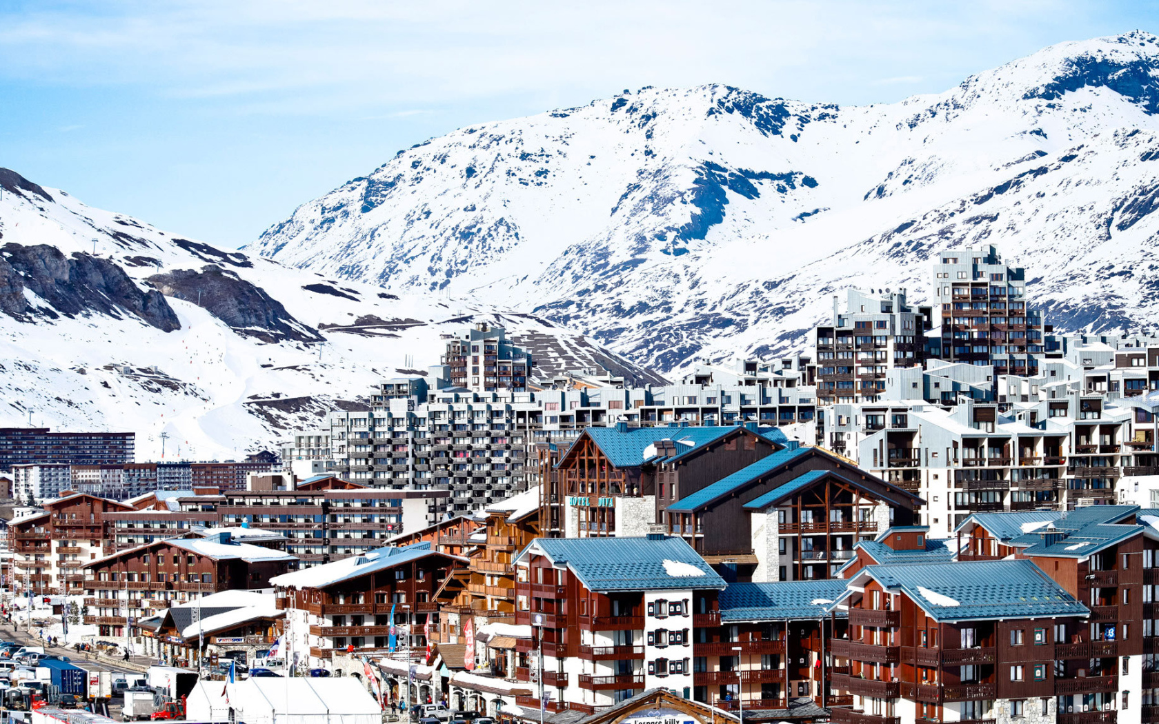 Городские здания на горнолыжном курорте Тинь, Франция