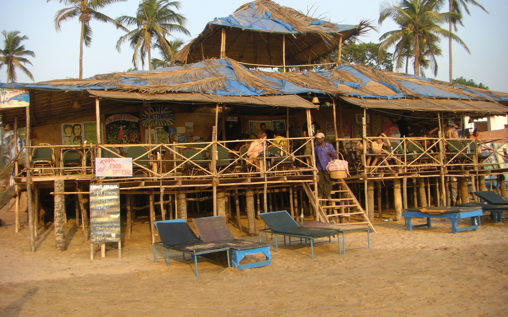 Пляжные домики в Анджуне