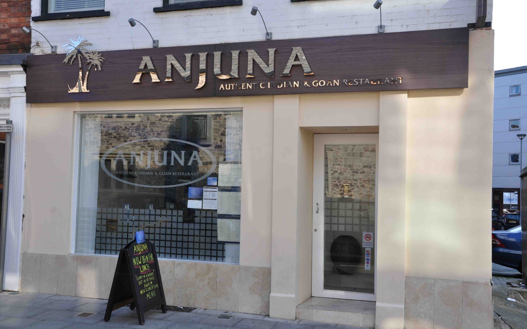 Прогулка по улицам Анджуны