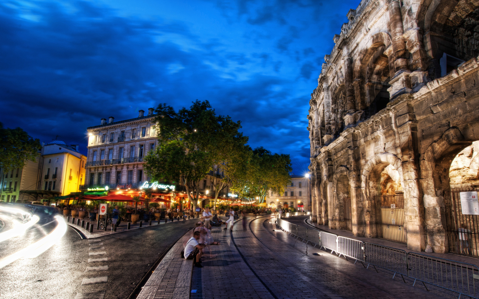 У Колизея в Риме