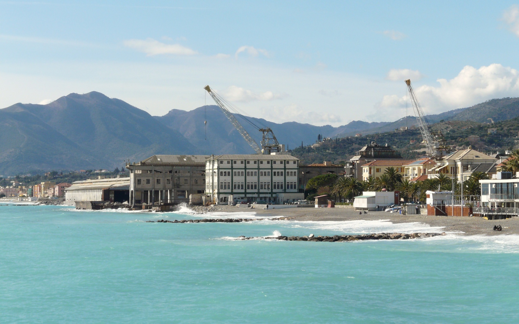 Осенний отдых на курорте в Пьетра Лигуре, Италия