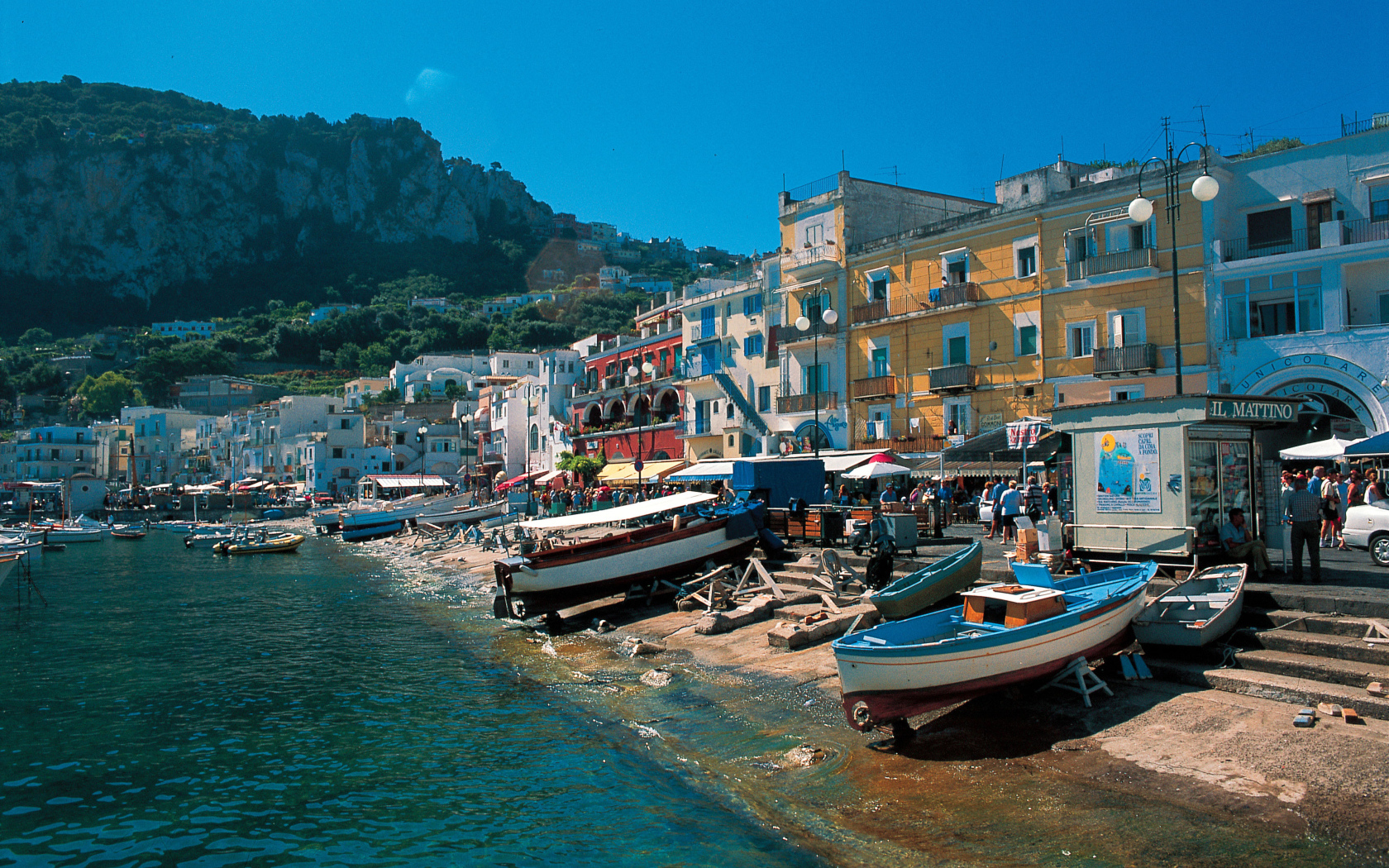 Лодки у причала на курорте Лидо ди Эзоло, Италия