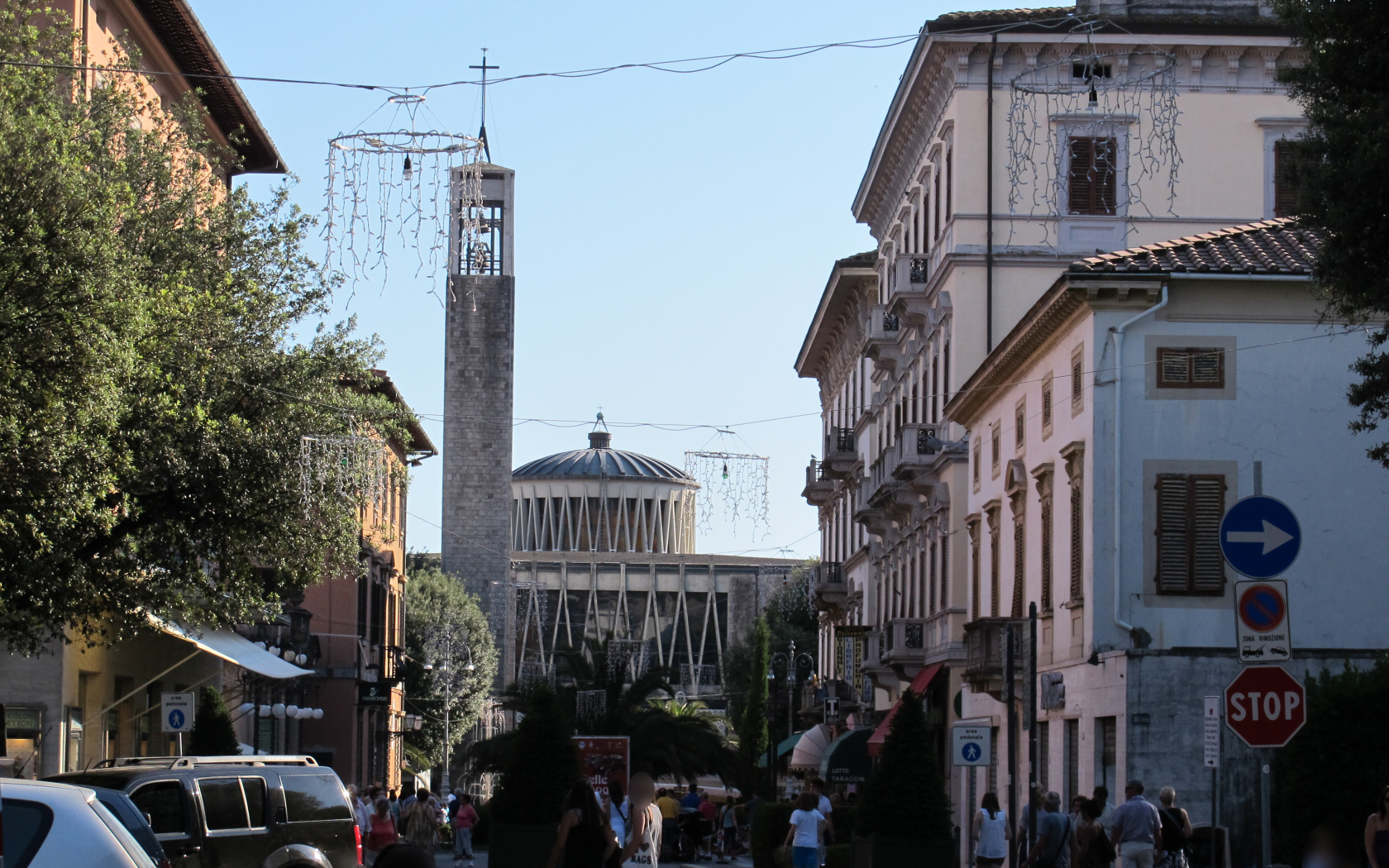 Городская улица на курорте в Монтекатини Терме, Италия