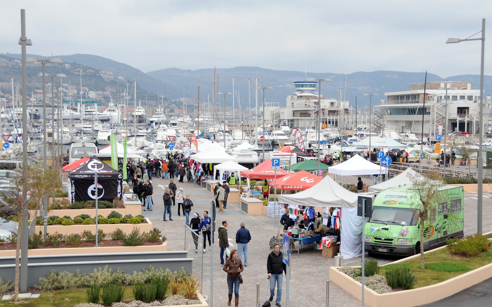 Набережная в Лоано, Италия