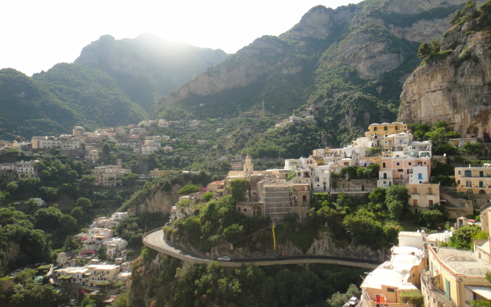 Горная дорога на курорте Позитано, Италия