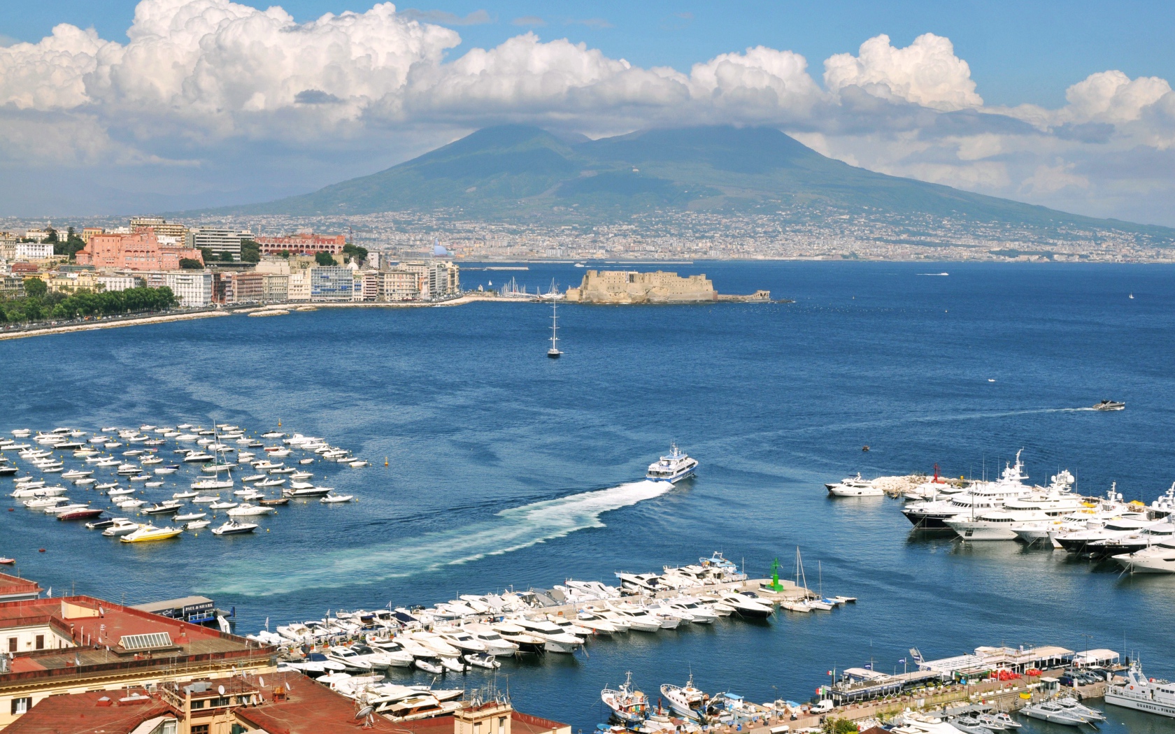 Порт в Неаполе, Италия