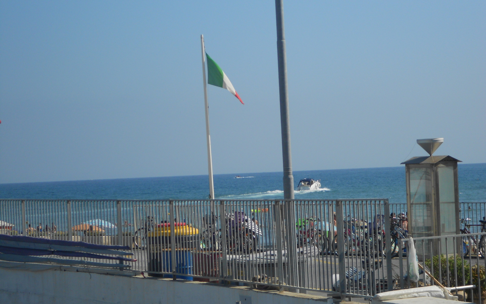 Набережная на курорте Диано Марино, Италия