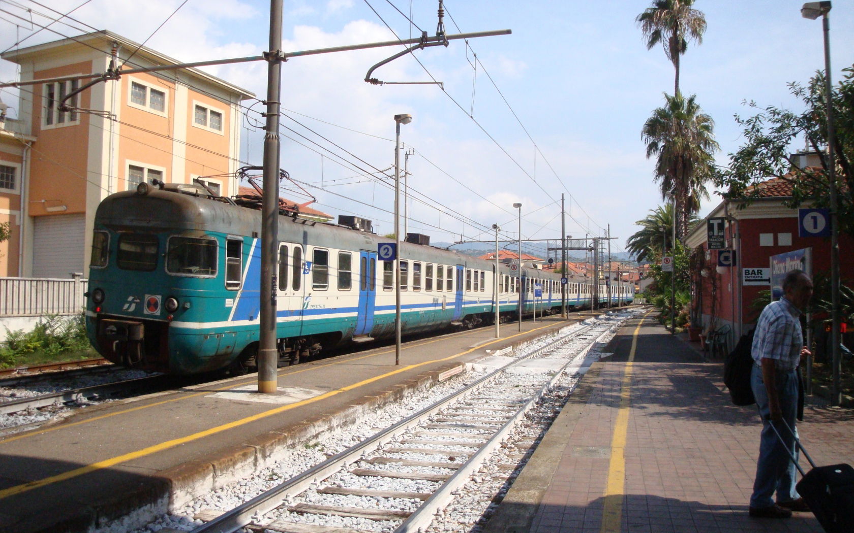 Железнодорожная станция на курорте Диано Марино, Италия