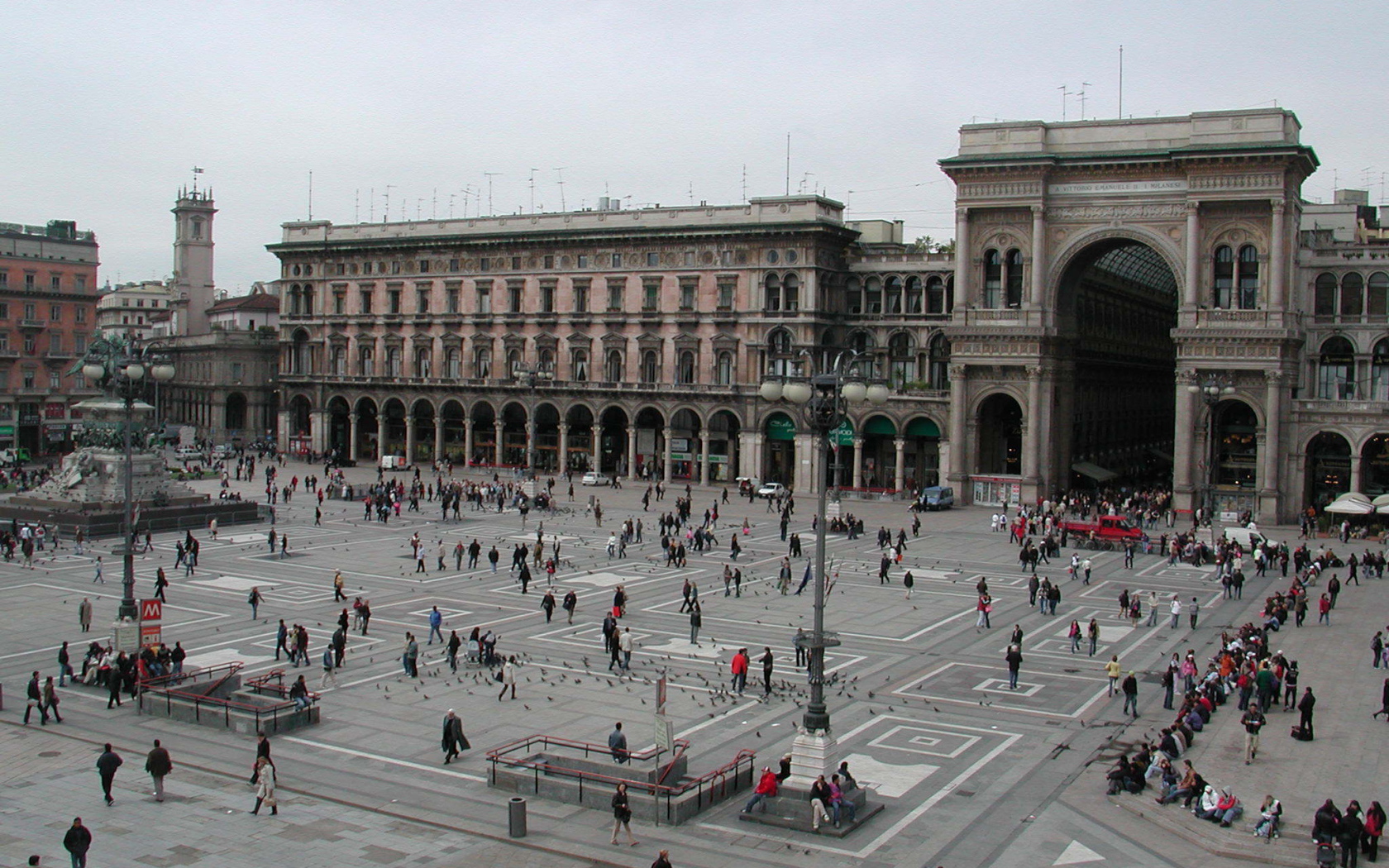 Центральная площадь в Милане, Италия