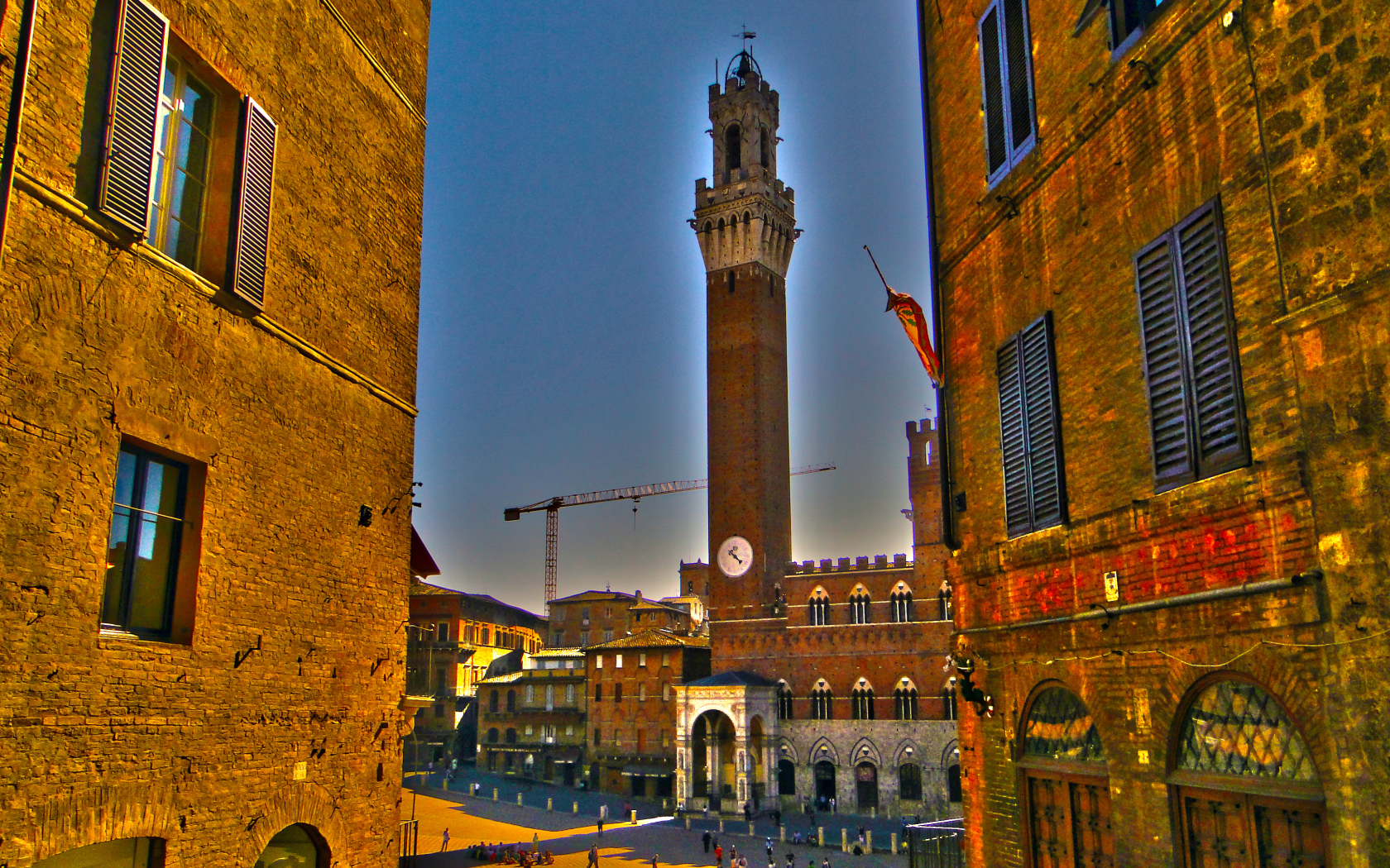 Башня на площади в Сиене, Италия