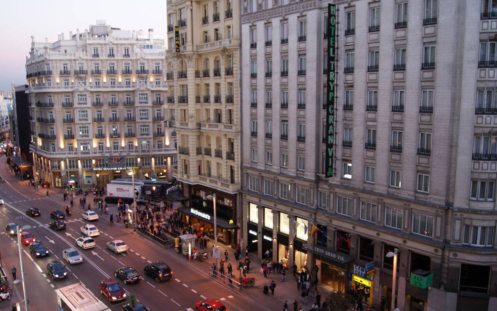 Оживленная улица в Мадриде