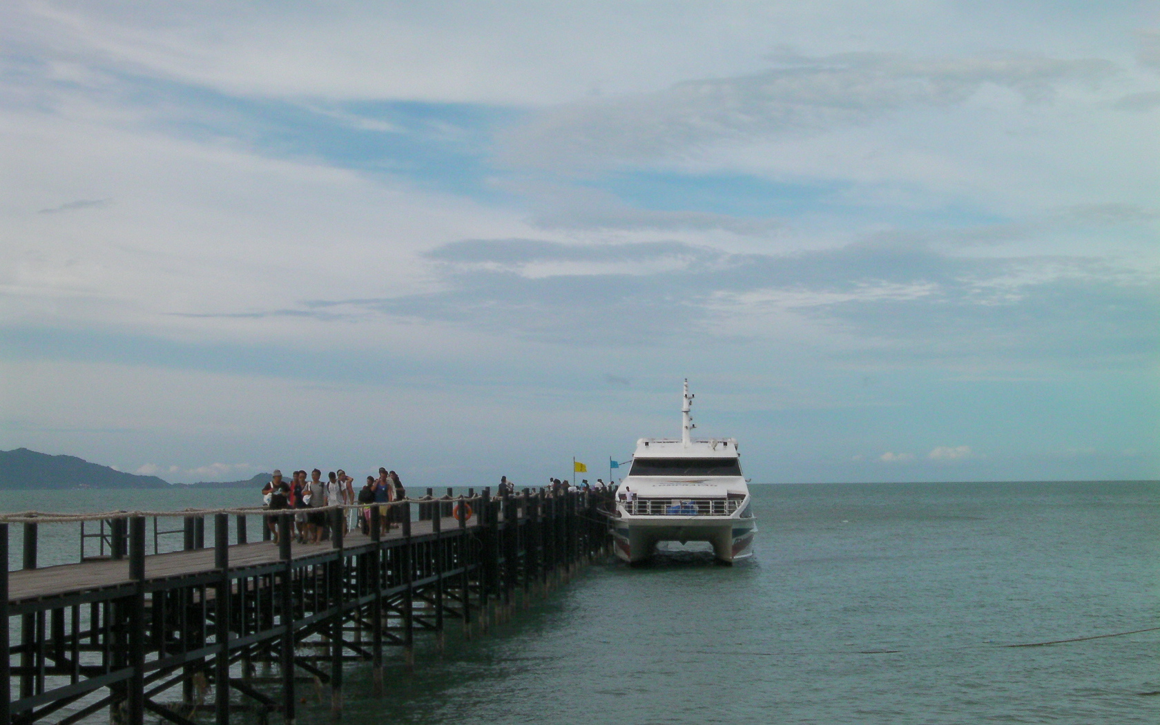 Катер у пристани на острове Тао, Таиланд