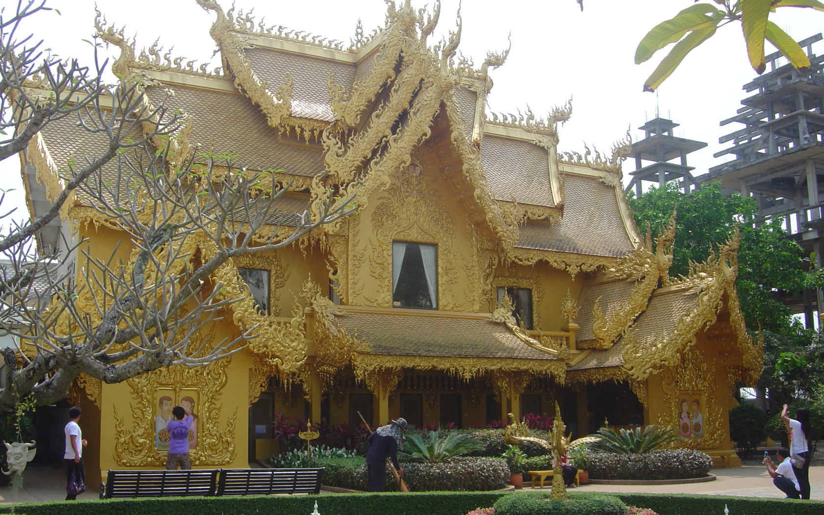 Золотой храм на курорте Чианг Рай, Таиланд