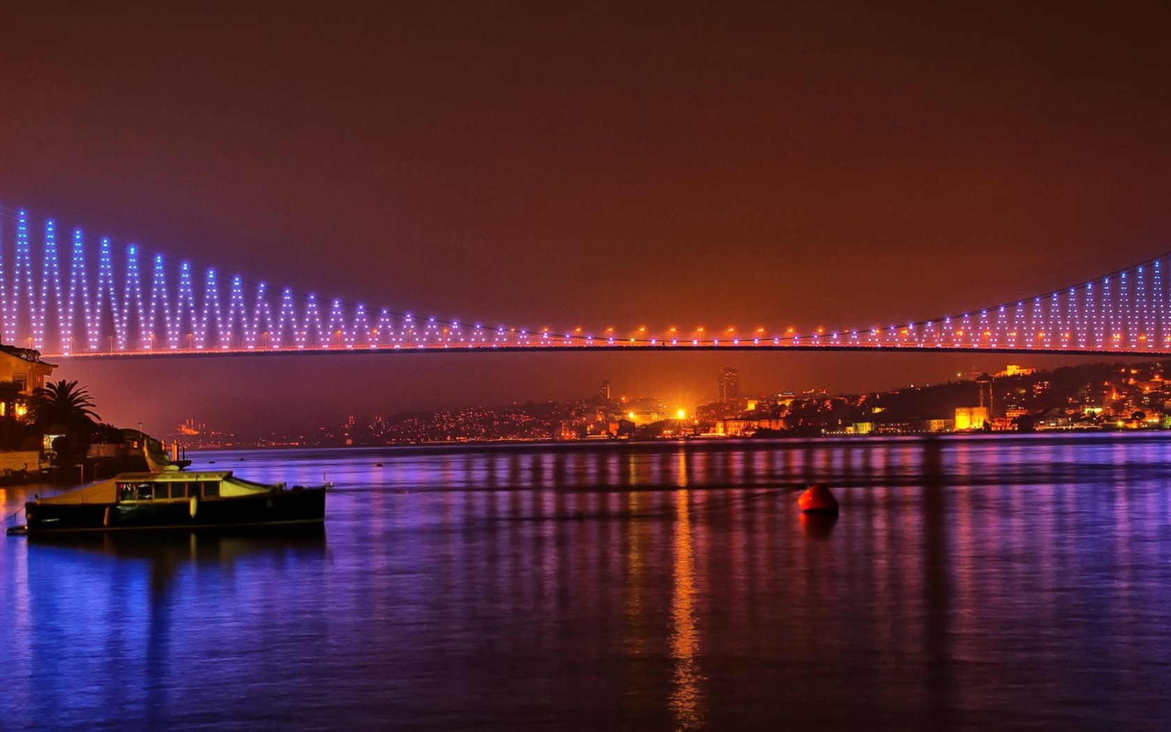 Мост над проливом в Стамбуле