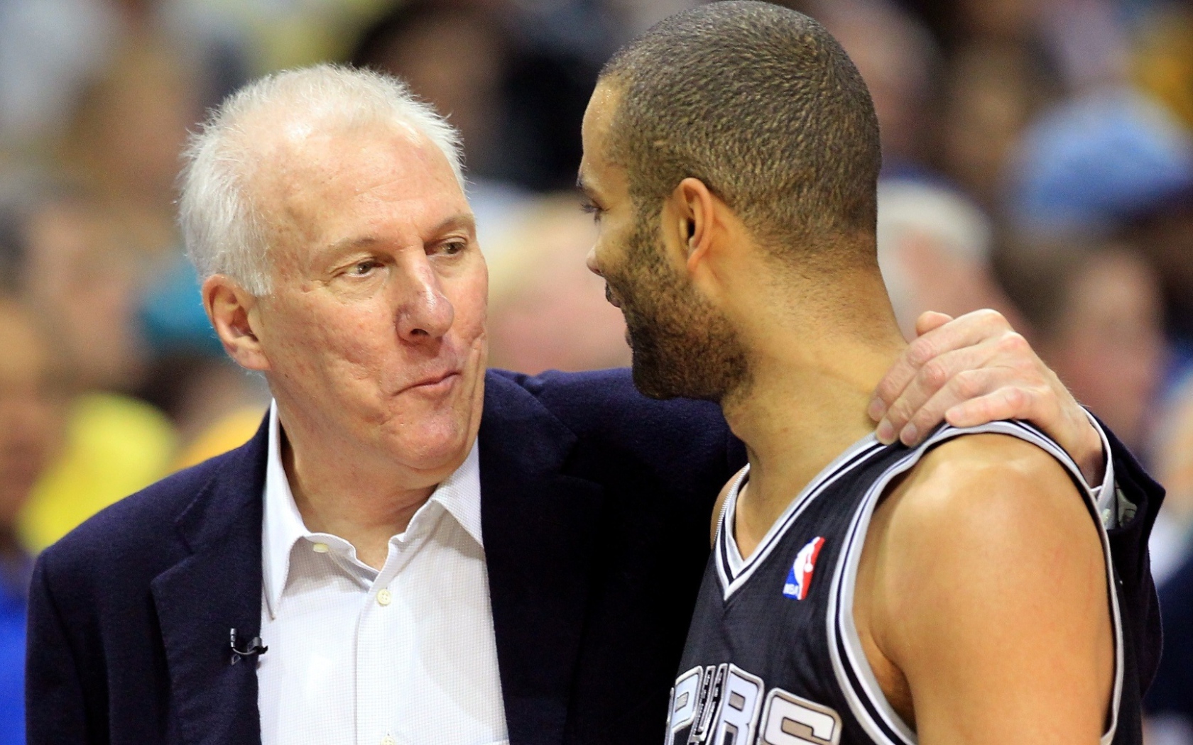 Баскетболист Тони Паркер с тренером Грегом Поповичем