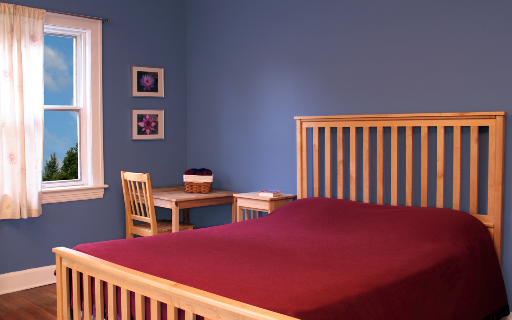 Синие стены в детской комнате
