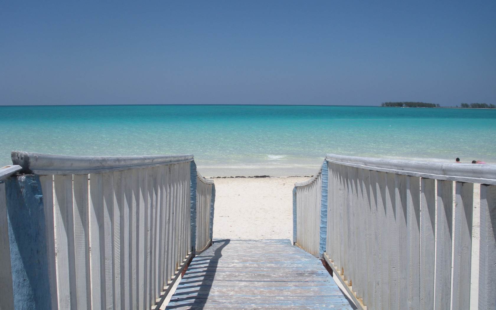 Спуск на пляж на курорте Кайо Гильермо, Куба