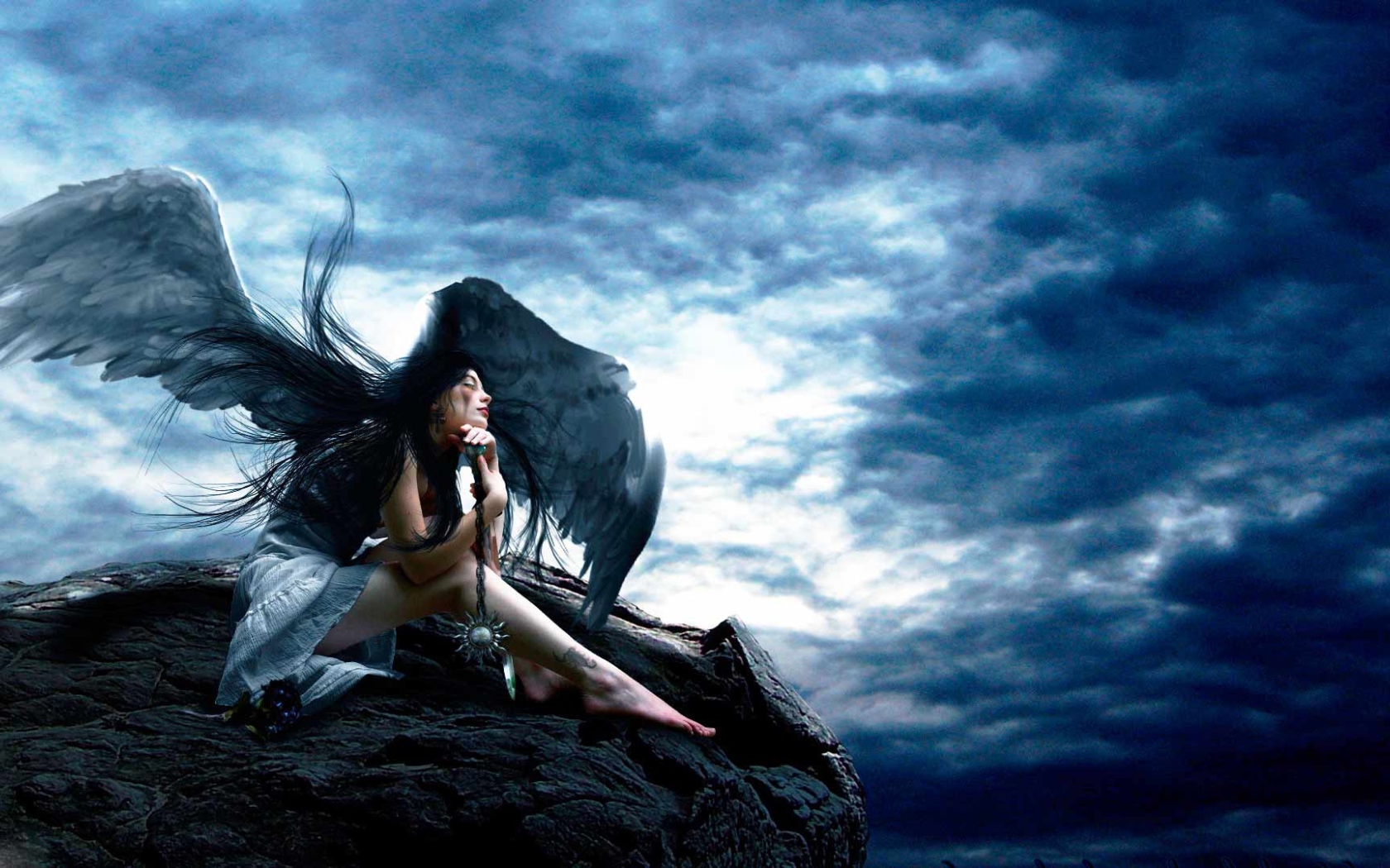 Падший ангел с татуировкой