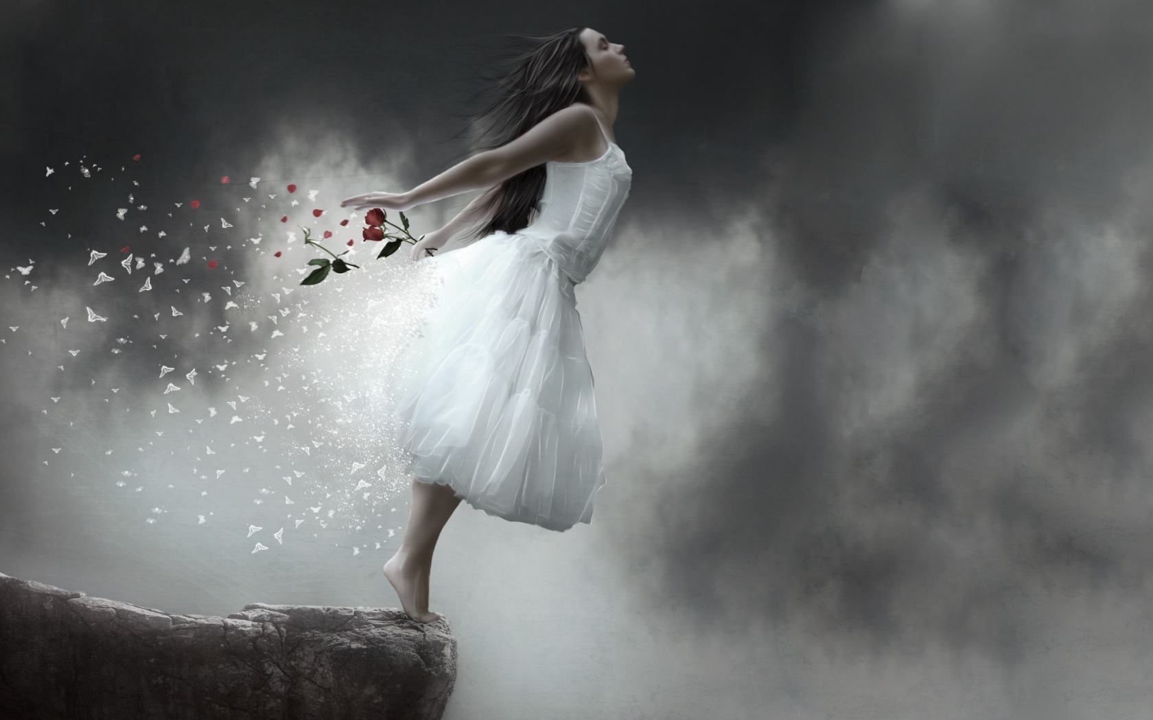 Девушка падает со скалы