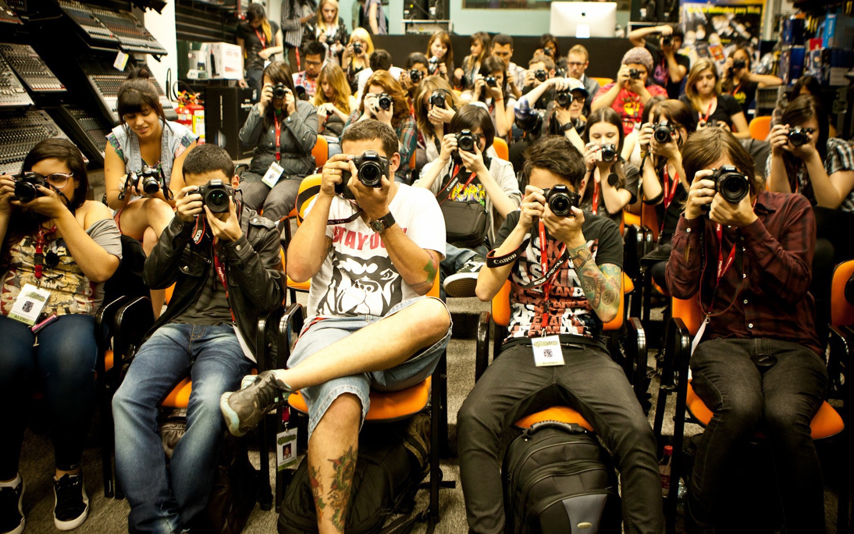 Журналист с татуировкой