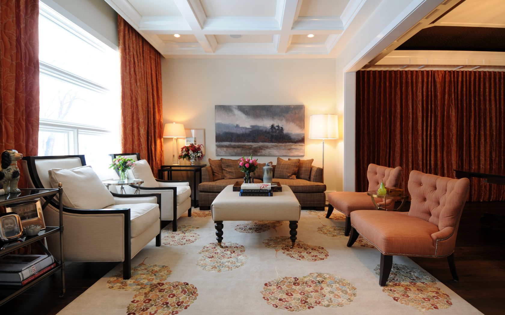 Большой ковер в гостиной