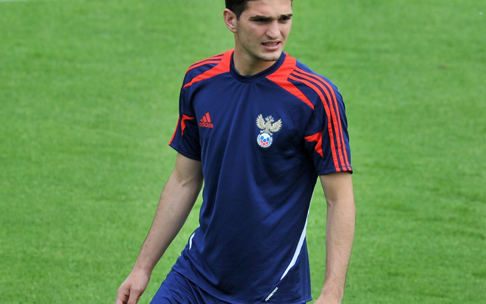 Магомед Оздоев полузащитник Локомотива в форме национальной сборной